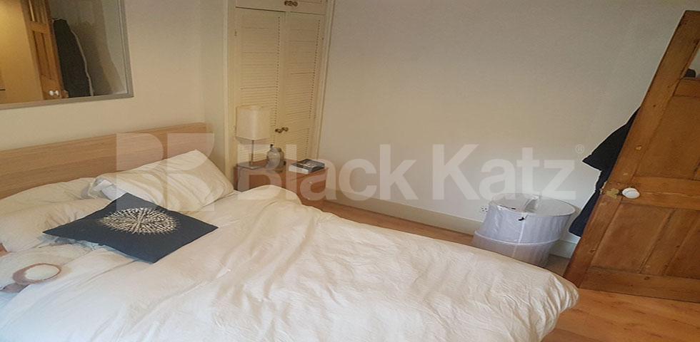 			Inclusive of gas, electric & c/tax.  , 1 Bedroom, 1 bath, 1 reception Flat			 Mornington Terrace, REGENTS PARK