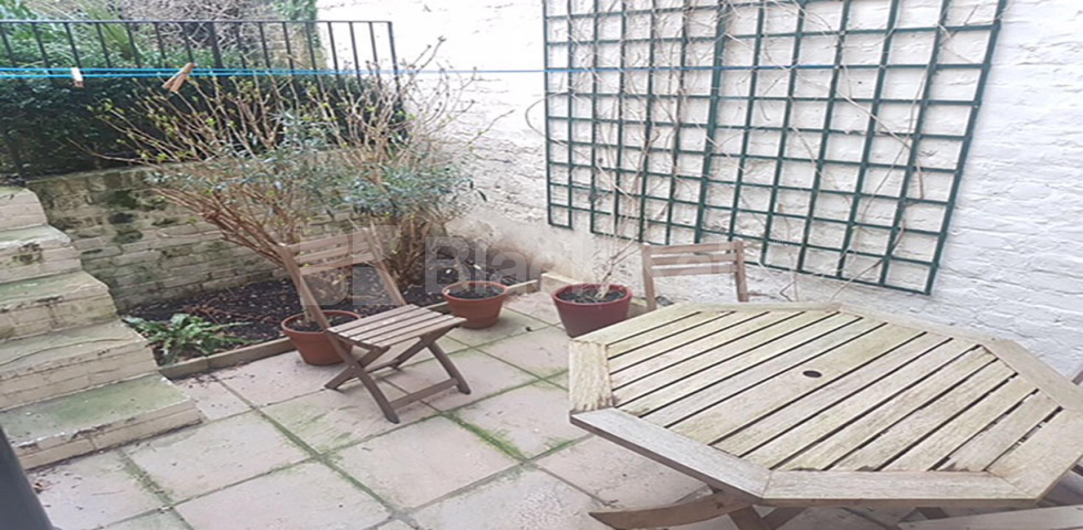 			Inclusive of gas, electric & c/tax.  , 1 Bedroom, 1 bath, 1 reception Flat			 Mornington Terrace, REGENTS PARK