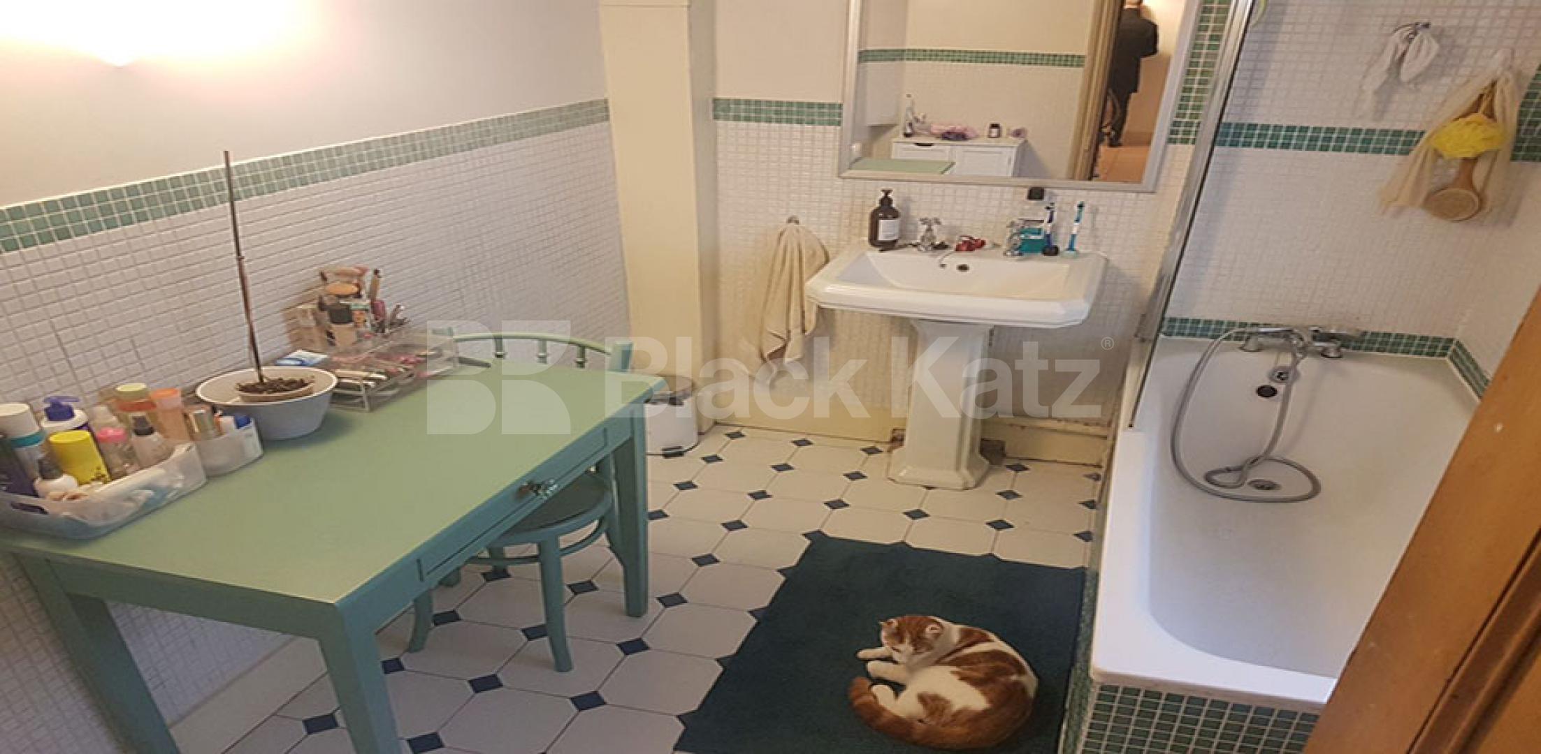 			Inclusive of gas, electric & c/tax.  , 1 Bedroom, 1 bath, 1 reception Flat			 Mornington Terrace, REGENTS PARK