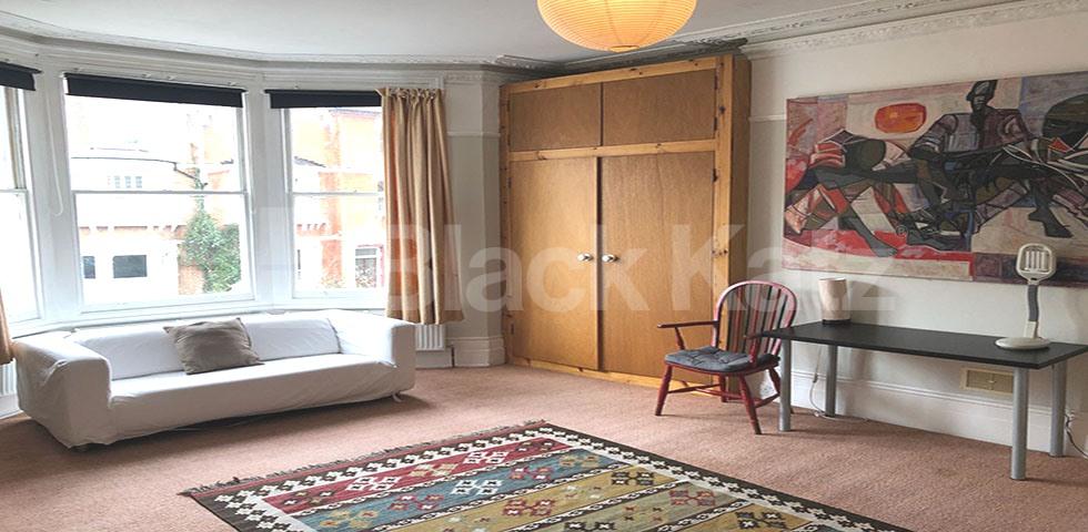 			HUGE ONE BED GOOD FOR TWO SHARERS!, 1 Bedroom, 1 bath, 1 reception Flat			 Parliament Hill, HAMPSTEAD / BELSIZE PARK