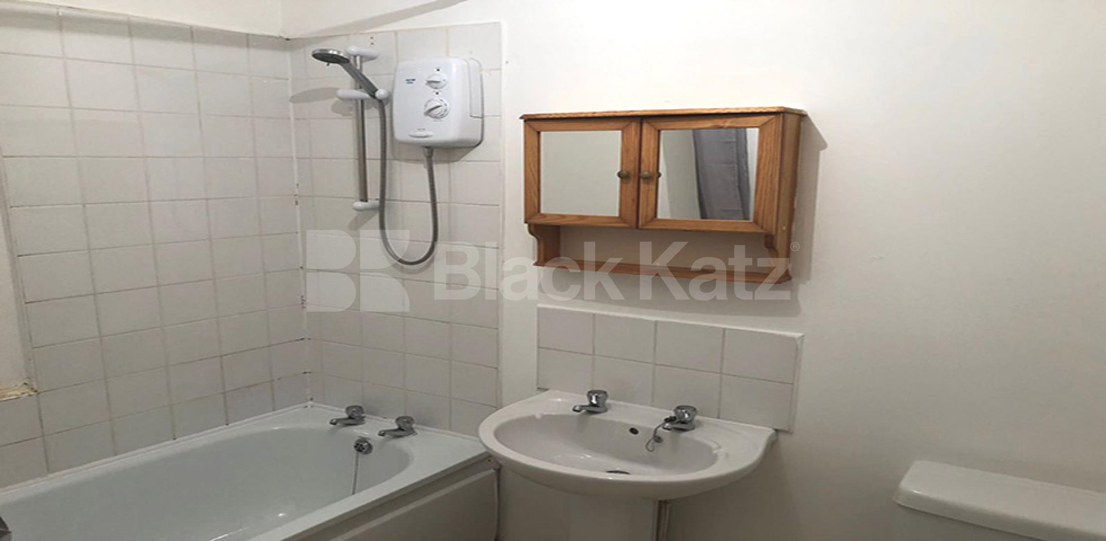 			Studio Apartment, 1 bath, 1 reception Flat			 Camden Road, CAMDEN BORDERS 