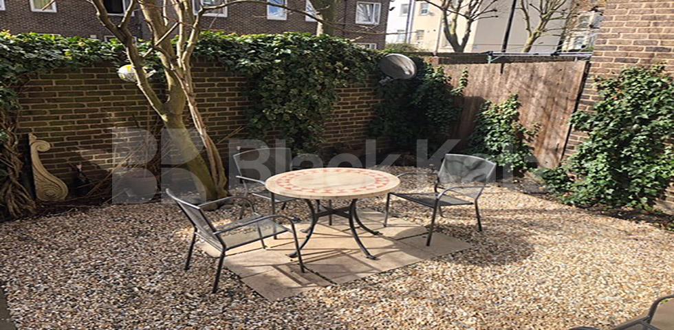 			SPACIOUS 3 BED WITH GARDEN!, 3 Bedroom, 1 bath, 1 reception Flat			 Burlington Close , Westbourne Park - Maida Vale