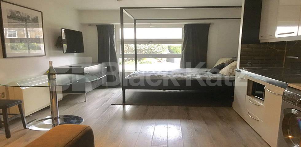 Includes water rates and electricity Long Lane, Borough/London Bridge