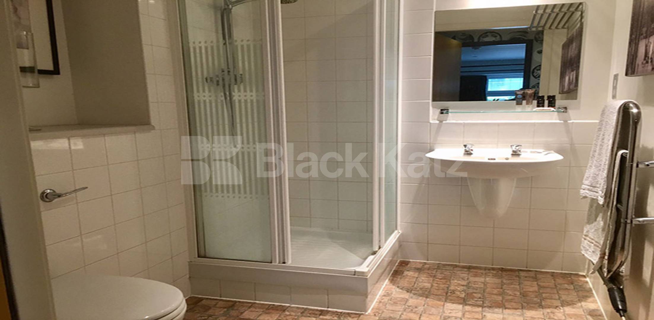 Includes water rates and electricity Long Lane, Borough/London Bridge