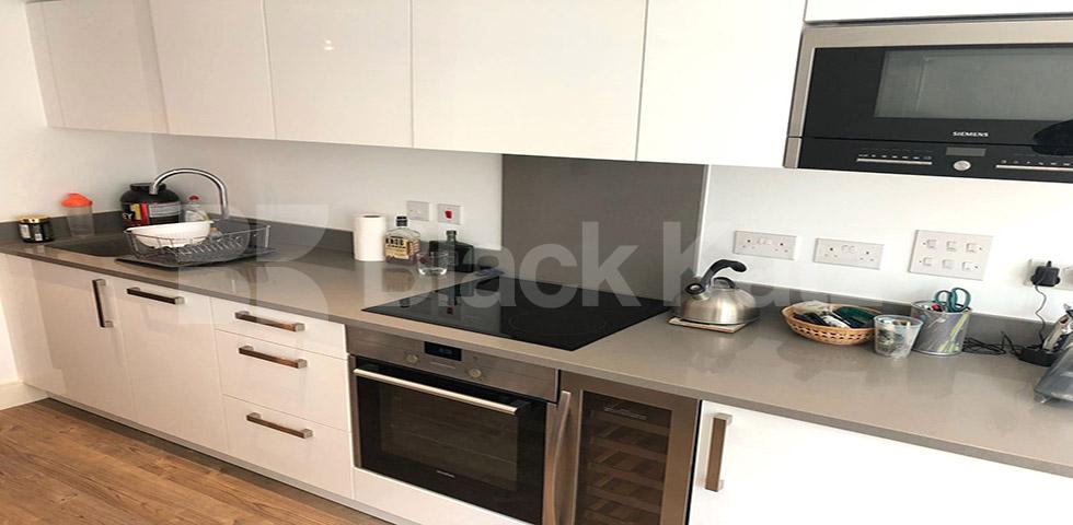 			MINUTES TO TUBE AND SHOPS!, 1 Bedroom, 1 bath, 1 reception Flat			 Queensland Terrace, HOLLOWAY
