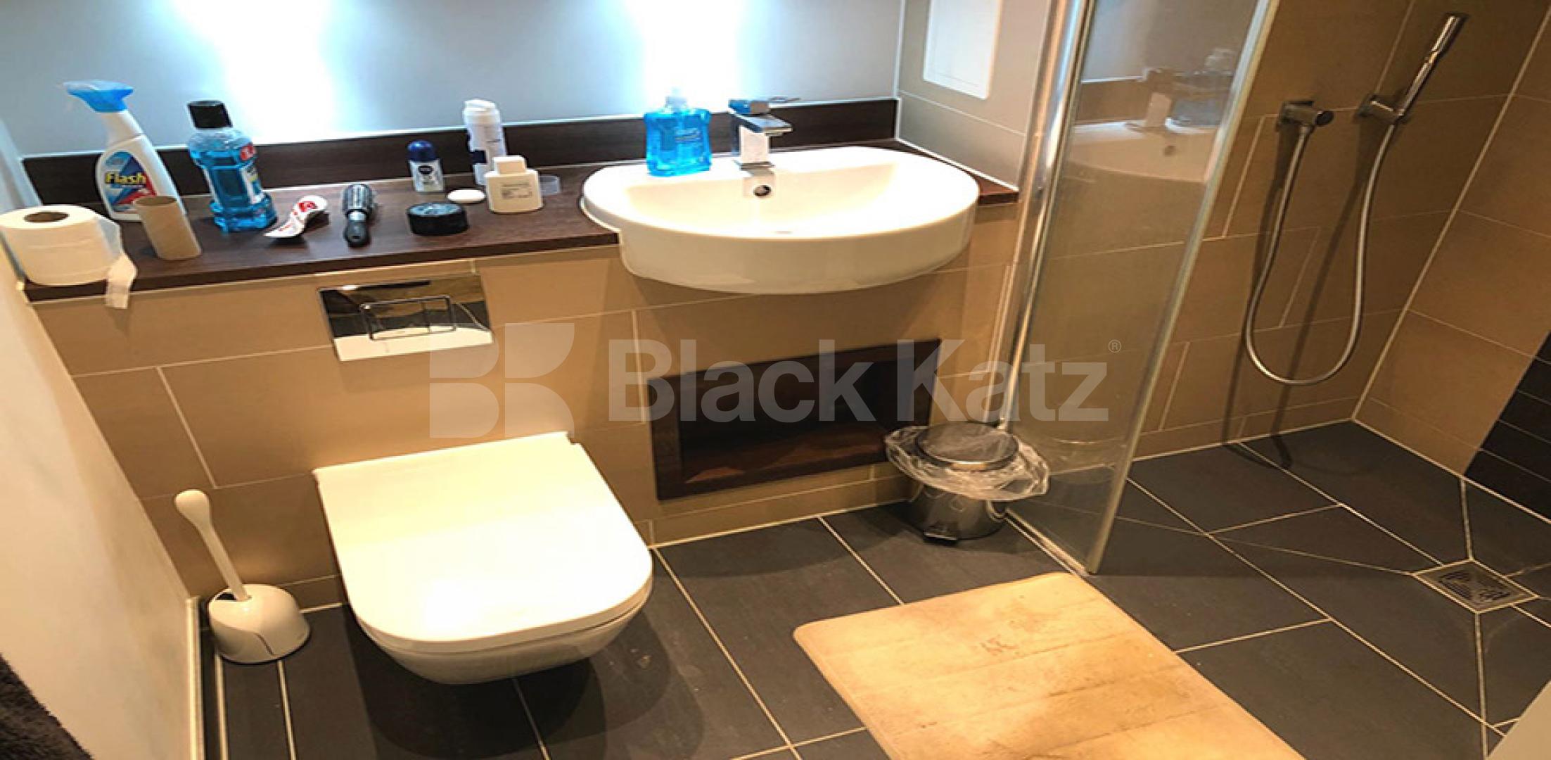 			MINUTES TO TUBE AND SHOPS!, 1 Bedroom, 1 bath, 1 reception Flat			 Queensland Terrace, HOLLOWAY