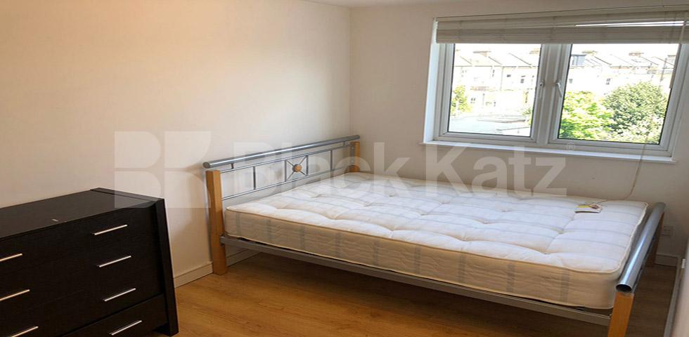 			*** 50% off admin fees on this property***, 5 Bedroom, 1 bath, 1 reception Flat			 Criterion Mews, UPPER HOLLOWAY 