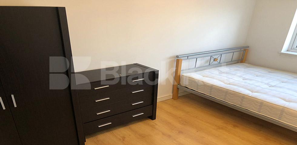 			*** 50% off admin fees on this property***, 5 Bedroom, 1 bath, 1 reception Flat			 Criterion Mews, UPPER HOLLOWAY 