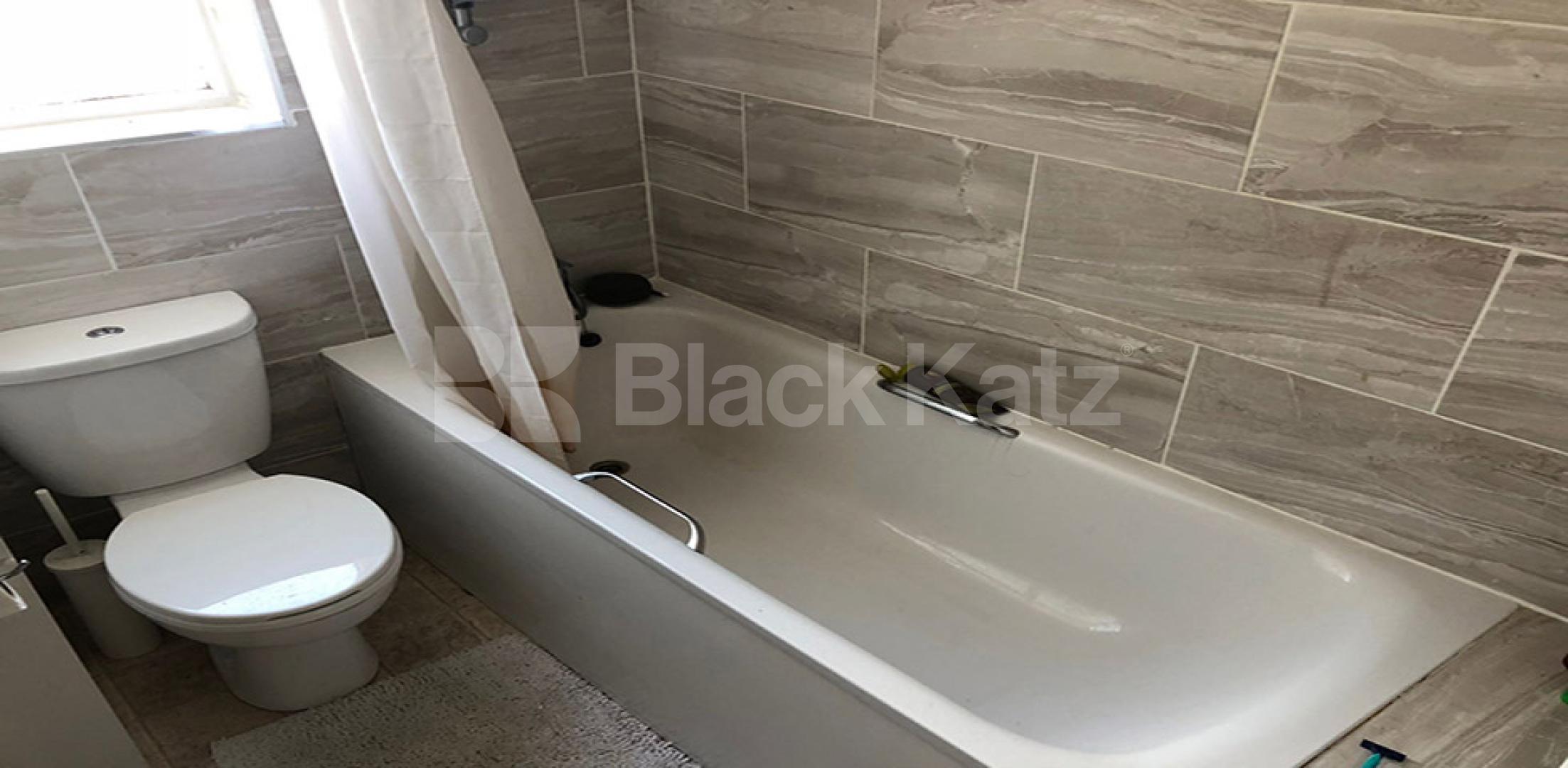 			*** 50% off admin fees on this property***, 5 Bedroom, 1 bath, 1 reception Flat			 Criterion Mews, UPPER HOLLOWAY 