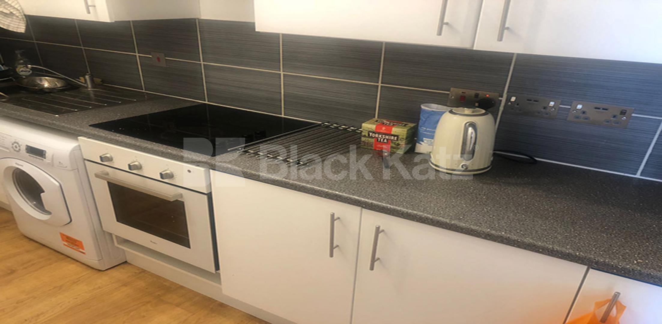 			*** 50% off admin fees on this property***, 5 Bedroom, 1 bath, 1 reception Flat			 Criterion Mews, UPPER HOLLOWAY 