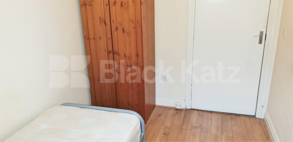 			INCLUSIVE OF WATER, GAS & ELECTRICITY, Studio Apartment, 1 bath, 1 reception Flat			 North End Road, West Kensington