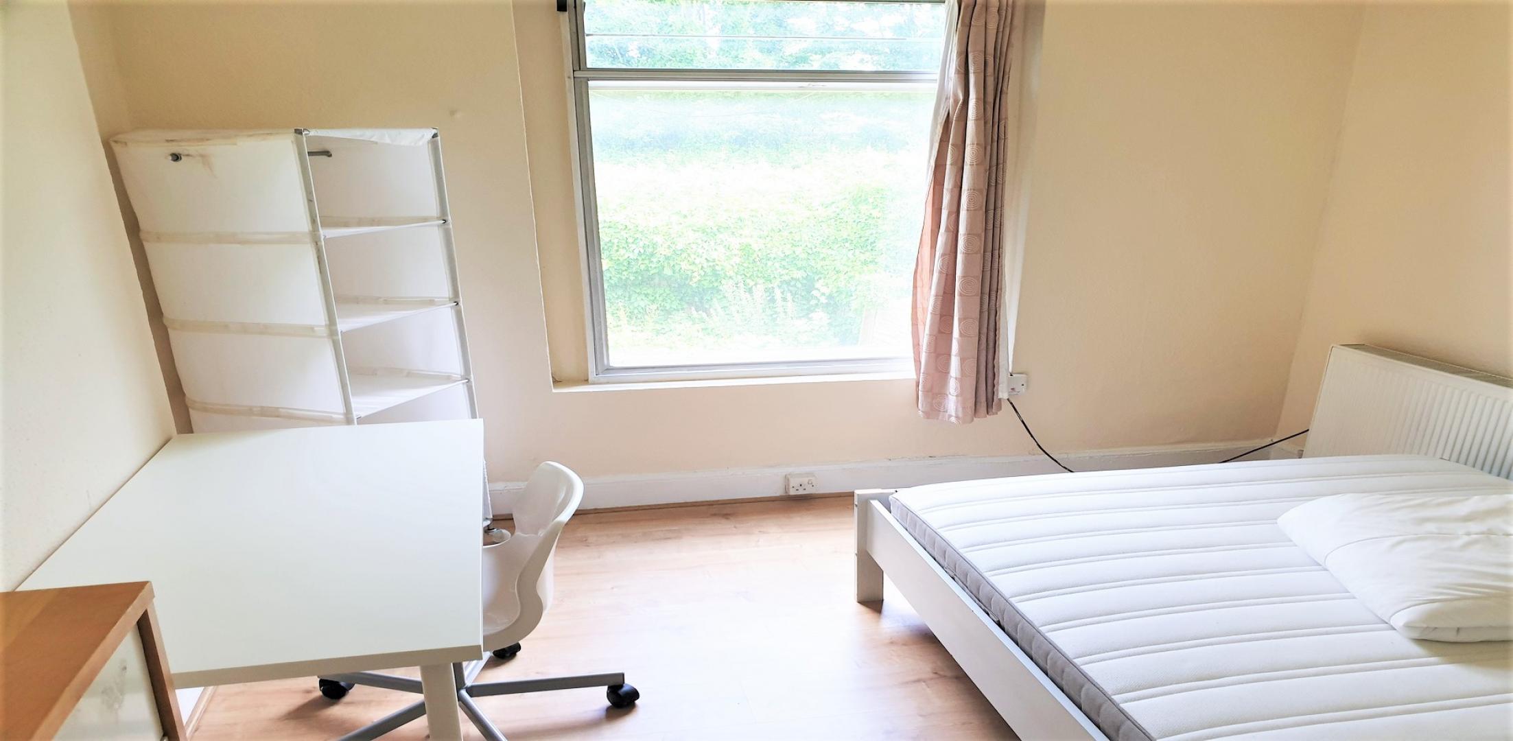 			3 Bedroom, 1 bath, 1 reception Flat			 Fordwych Road, WEST HAMPSTEAD