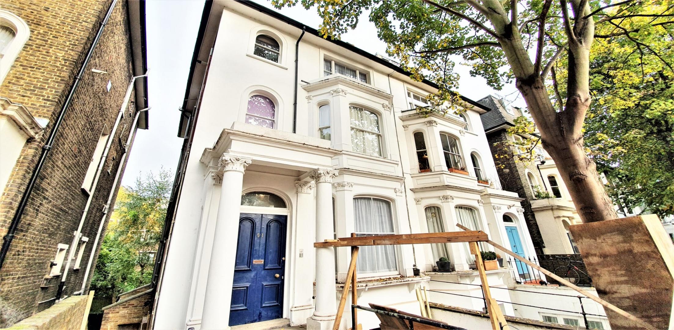 			4 Bedroom, 1 bath, 1 reception Flat			 Aldridge Road Villas, WESTBOURNE PARK / NOTTING HILL