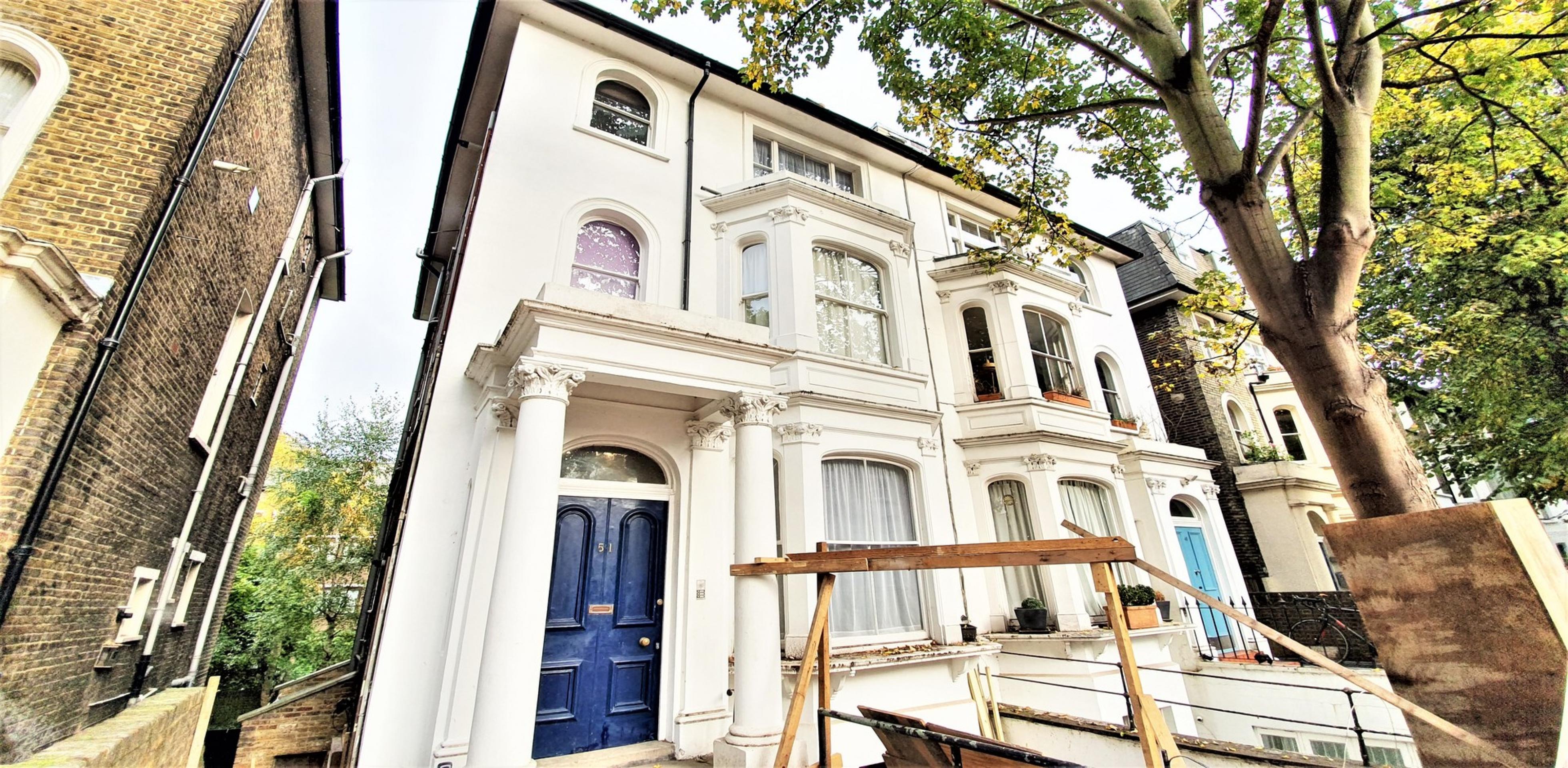 			4 Bedroom, 1 bath, 1 reception Flat			 Aldridge Road Villas, WESTBOURNE PARK / NOTTING HILL W11