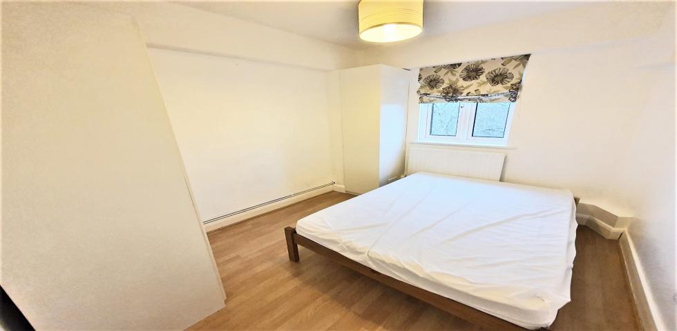 			2 Bedroom, 1 bath, 1 reception Flat			 West End Lane, WEST HAMPSTEAD