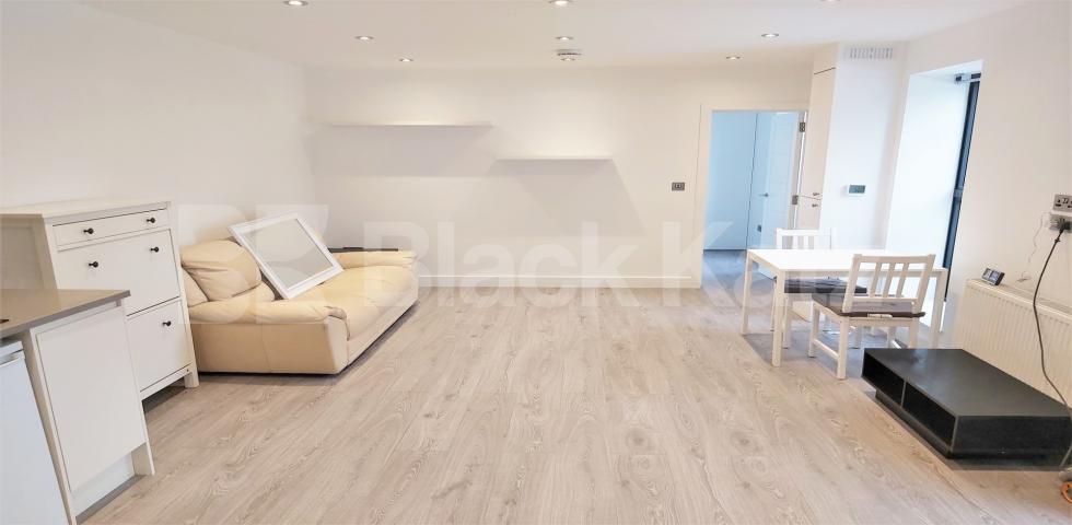 Modern Apartment Macfarlane Road, Shepherds Bush