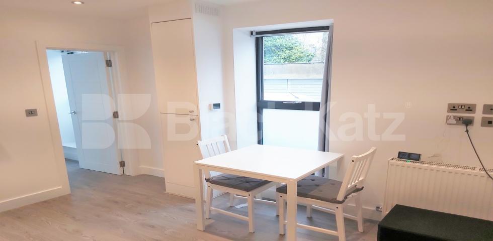 Modern Apartment Macfarlane Road, Shepherds Bush