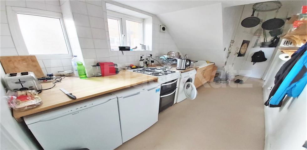 			3 Bedroom, 1 bath, 1 reception Flat			 Windsor Road , EALING BROADWAY 