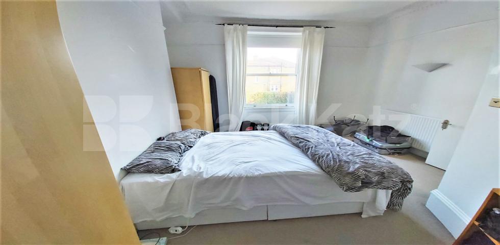 			3 Bedroom, 1 bath, 1 reception Flat			 Windsor Road , EALING BROADWAY 