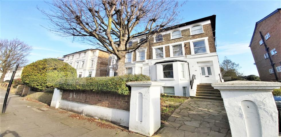 			2 Bedroom, 1 bath, 1 reception Flat			 Windsor Road , Ealing broadway