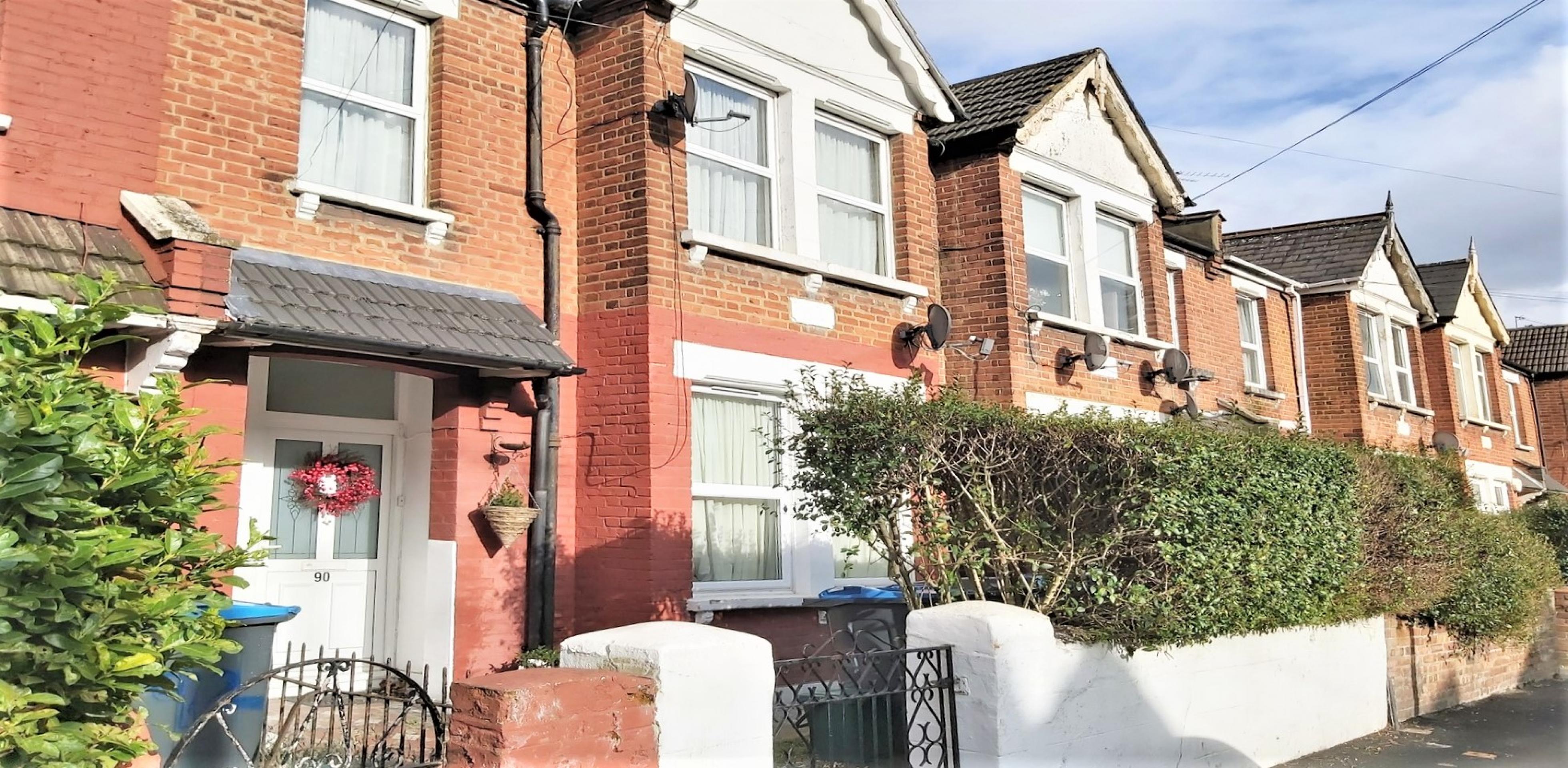 			NEWLY REFURBISHED, 2 Bedroom, 1 bath, 1 reception Apartment			 Deacon Road , DOLLIS HILL NW2