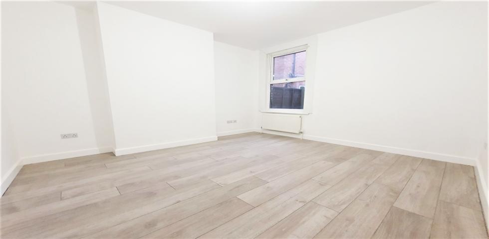 			2 Bedroom, 1 bath, 1 reception Apartment			 Deacon Road , DOLLIS HILL