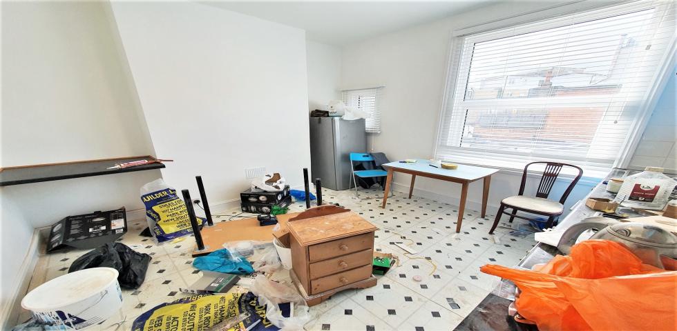 			3 Bedroom, 1 bath, 1 reception Flat			 Kilburn Lane , KENSAL GREEN