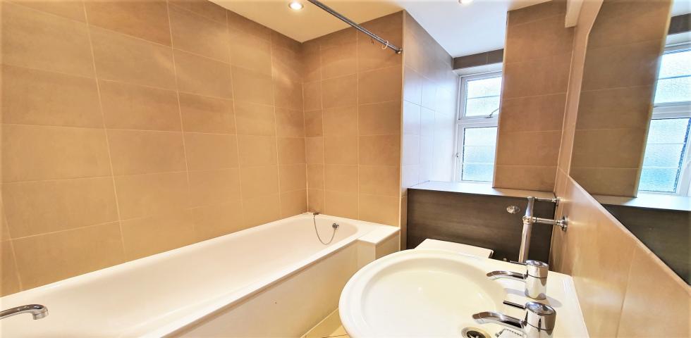 			2 Bedroom, 1 bath, 1 reception Apartment			 College Crescent, SWISS COTTAGE
