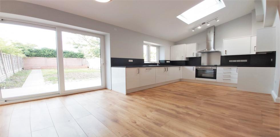 			3 BATHROOMS, PRIVATE GARDEN, 4 Bedroom, 1 bath, 1 reception House			 Mulgrave Road, DOLLIS HILL
