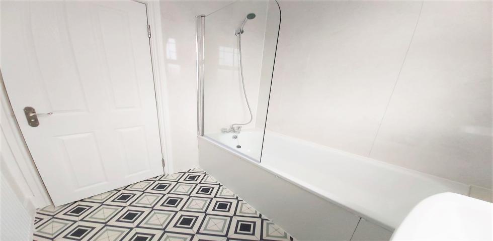 			3 BATHROOMS, PRIVATE GARDEN, 4 Bedroom, 1 bath, 1 reception House			 Mulgrave Road, DOLLIS HILL