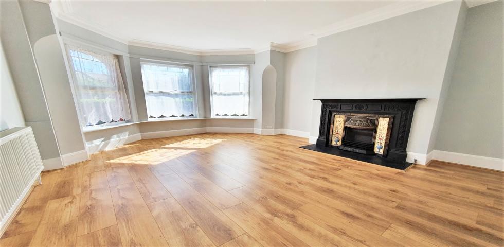 			5 Bedroom, 1 bath, 1 reception House			 Mulgrave Road, DOLLIS HILL