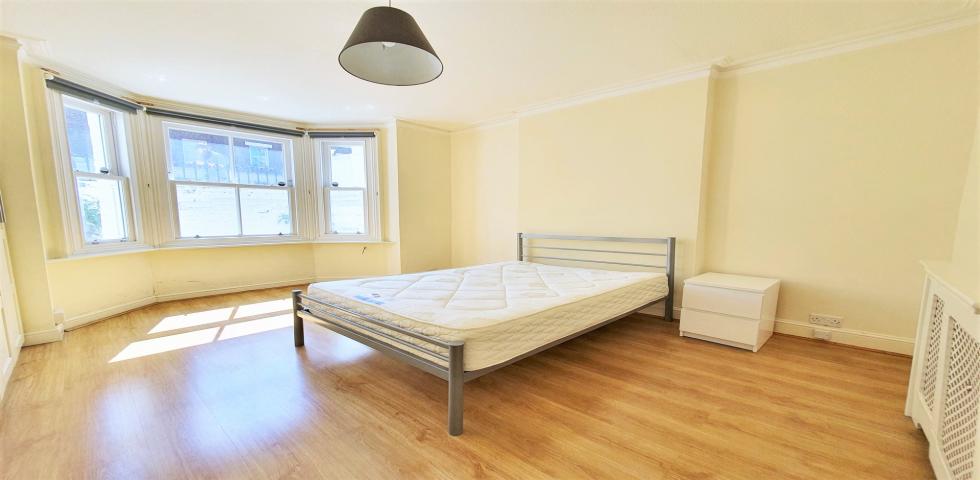 			PRIVATE GARDEN, 1 Bedroom, 1 bath, 1 reception Flat			 Shirland Road, MAIDA VALE