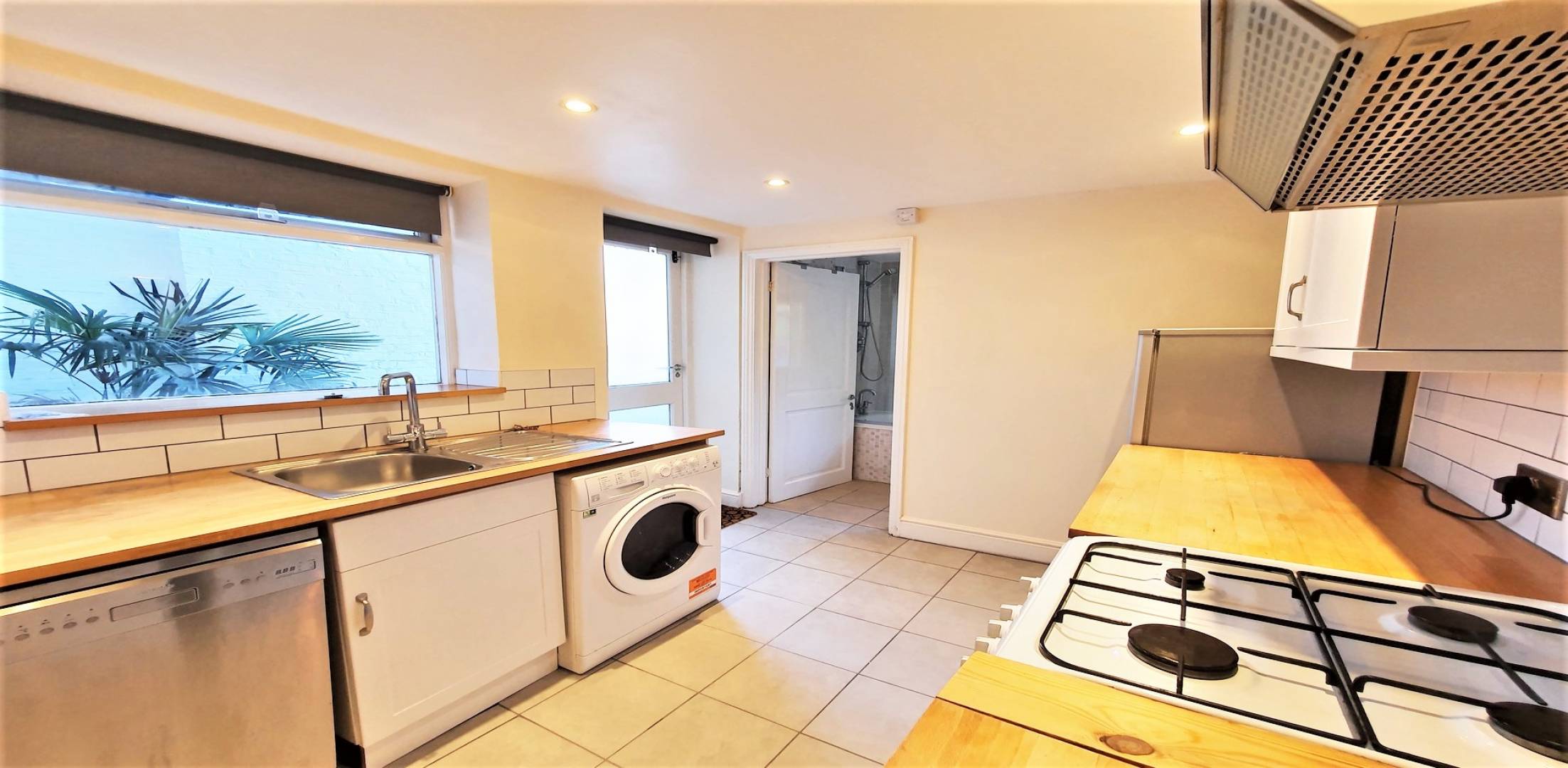 			PRIVATE GARDEN, 1 Bedroom, 1 bath, 1 reception Flat			 Shirland Road, MAIDA VALE
