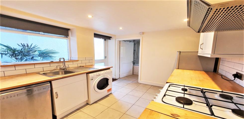 			PRIVATE GARDEN, 1 Bedroom, 1 bath, 1 reception Flat			 Shirland Road, MAIDA VALE