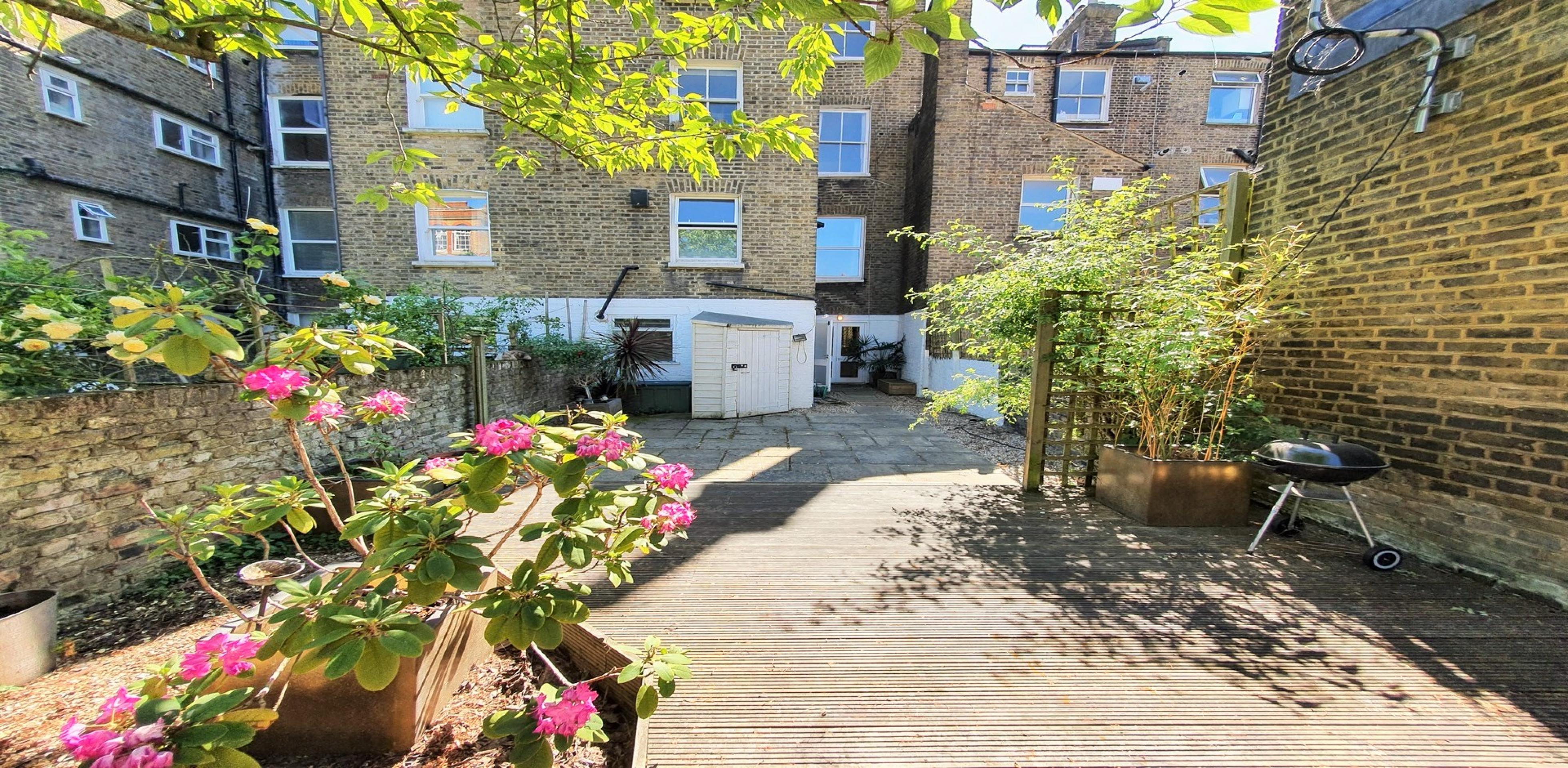 			PRIVATE GARDEN, 1 Bedroom, 1 bath, 1 reception Flat			 Shirland Road, MAIDA VALE W9