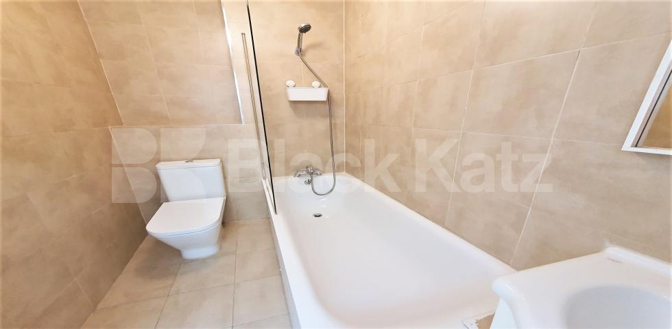 			NEW INSTRUCTION, Studio Apartment, 1 bath, 1 reception Studio			 Holland Road, Kensington Olympia 