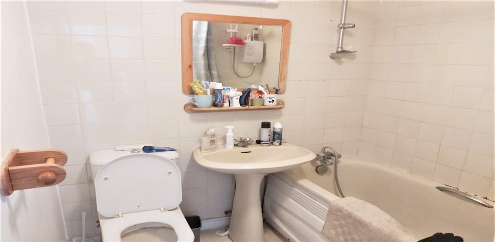 			TWO BATHROOMS, 3 Bedroom, 1 bath, 1 reception Flat			 Sherriff Road , WEST HAMPSTEAD