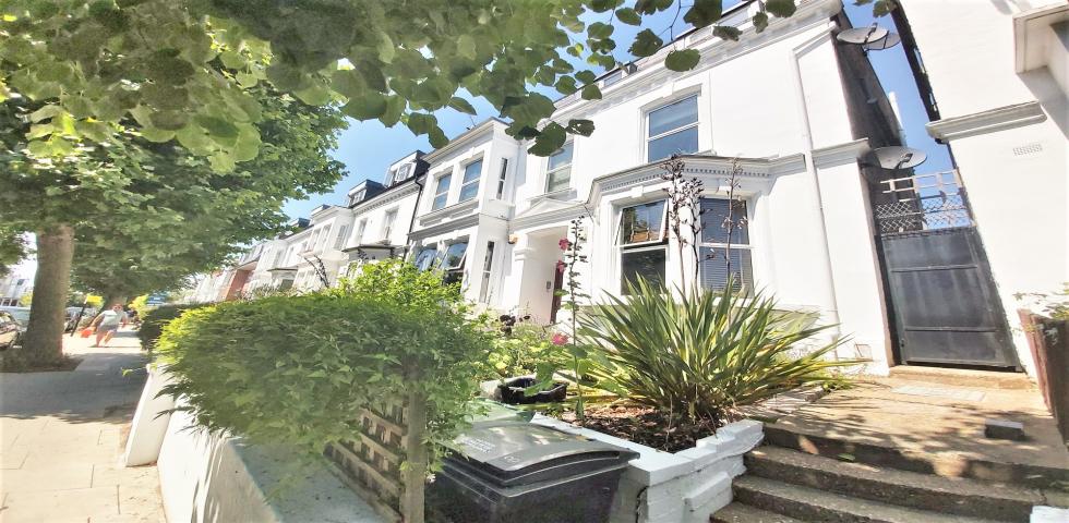 			TWO BATHROOMS, 3 Bedroom, 1 bath, 1 reception Flat			 Sherriff Road , WEST HAMPSTEAD