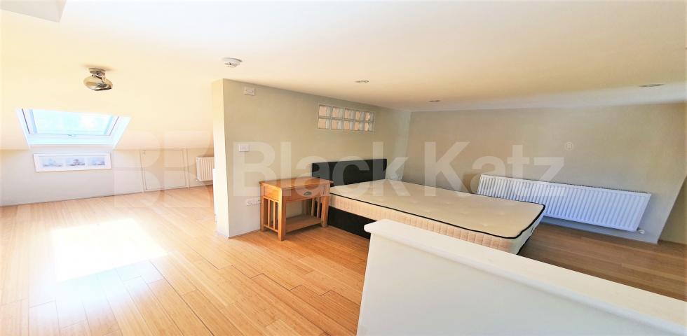 Wonderful Garden Apartment Bamborough Gardens , Shepherds Bush