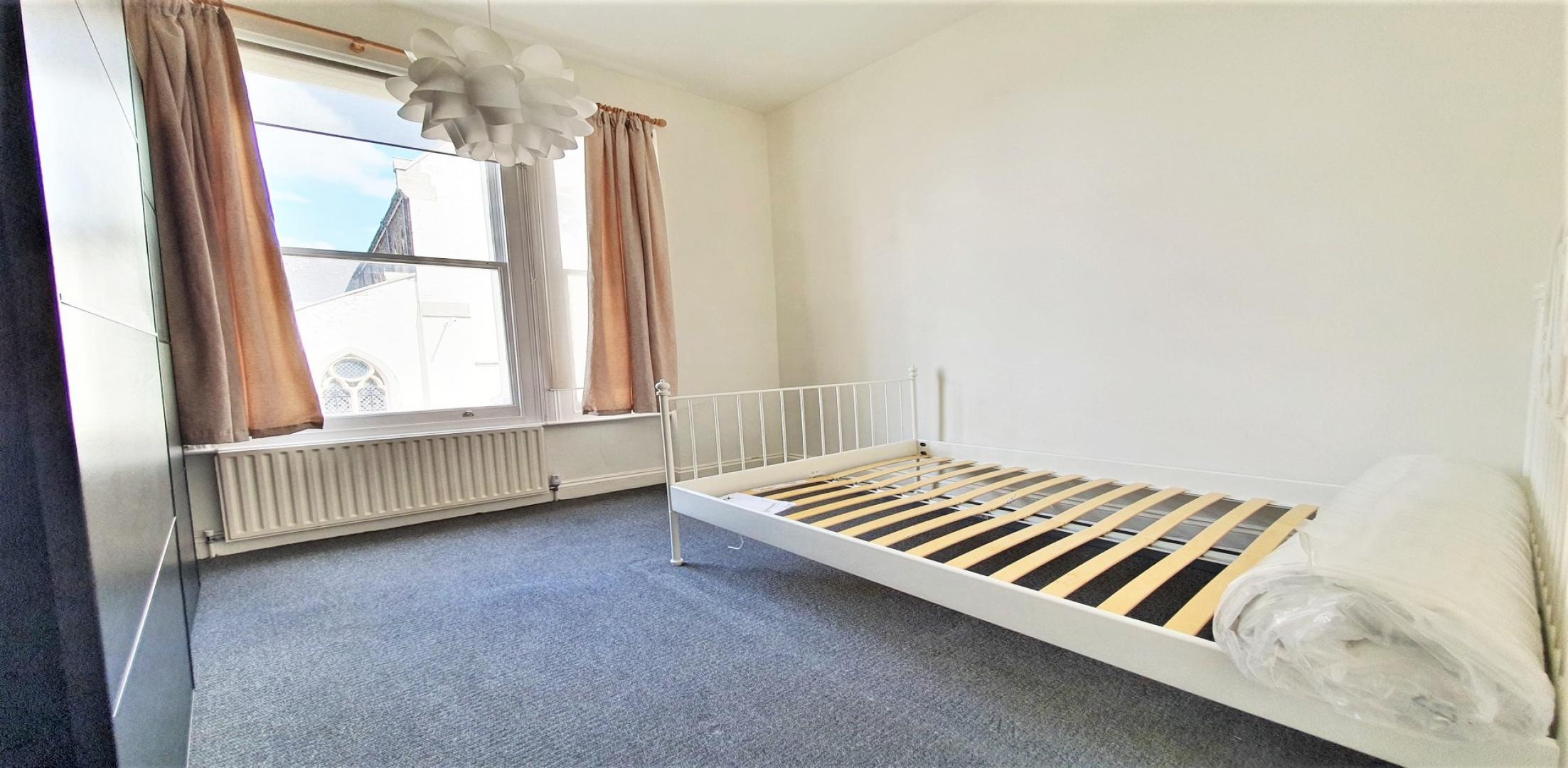 			2 Bedroom, 1 bath, 1 reception Flat			 Kensington Park Road, NOTTING HILL