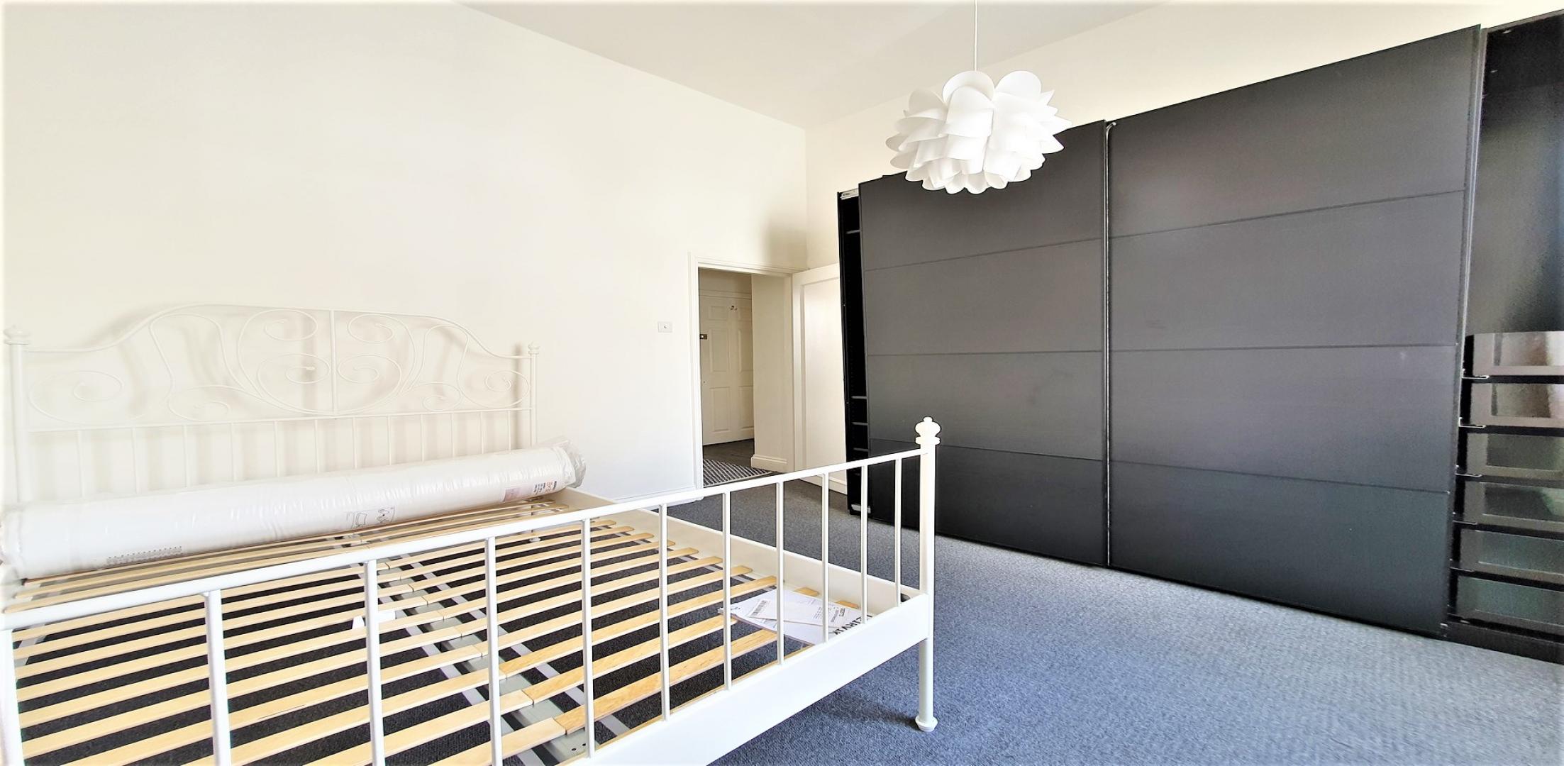 			2 Bedroom, 1 bath, 1 reception Flat			 Kensington Park Road, NOTTING HILL