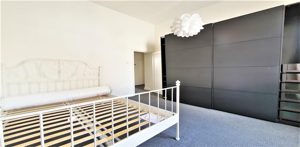 			2 Bedroom, 1 bath, 1 reception Flat			 Kensington Park Road, NOTTING HILL