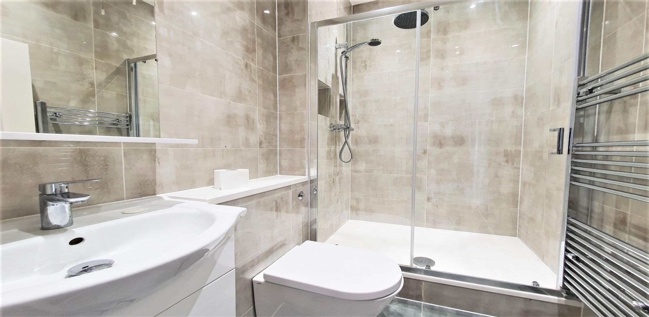 			2 Bedroom, 1 bath, 1 reception Flat			 Kensington Park Road, NOTTING HILL