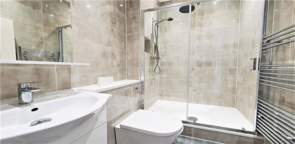 			2 Bedroom, 1 bath, 1 reception Flat			 Kensington Park Road, NOTTING HILL