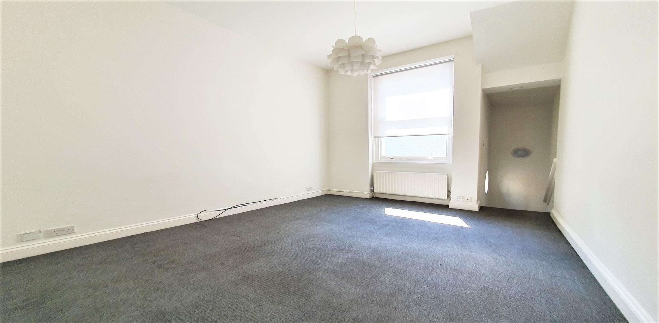 			2 Bedroom, 1 bath, 1 reception Flat			 Kensington Park Road, NOTTING HILL