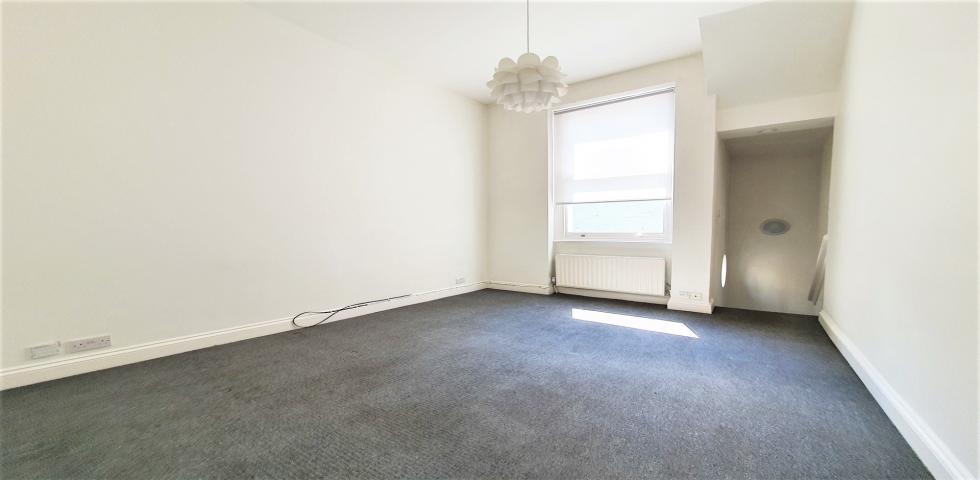 			2 Bedroom, 1 bath, 1 reception Flat			 Kensington Park Road, NOTTING HILL