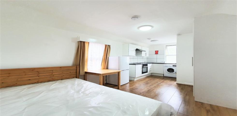 			HEATING & HOT WATER INCLUDED, Studio Apartment, 1 bath, 1 reception Apartment			 Ash Grove , CRICKLEWOOD