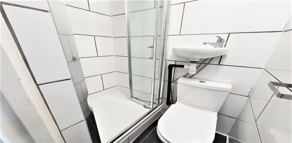 			HEATING & HOT WATER INCLUDED, Studio Apartment, 1 bath, 1 reception Apartment			 Ash Grove , CRICKLEWOOD