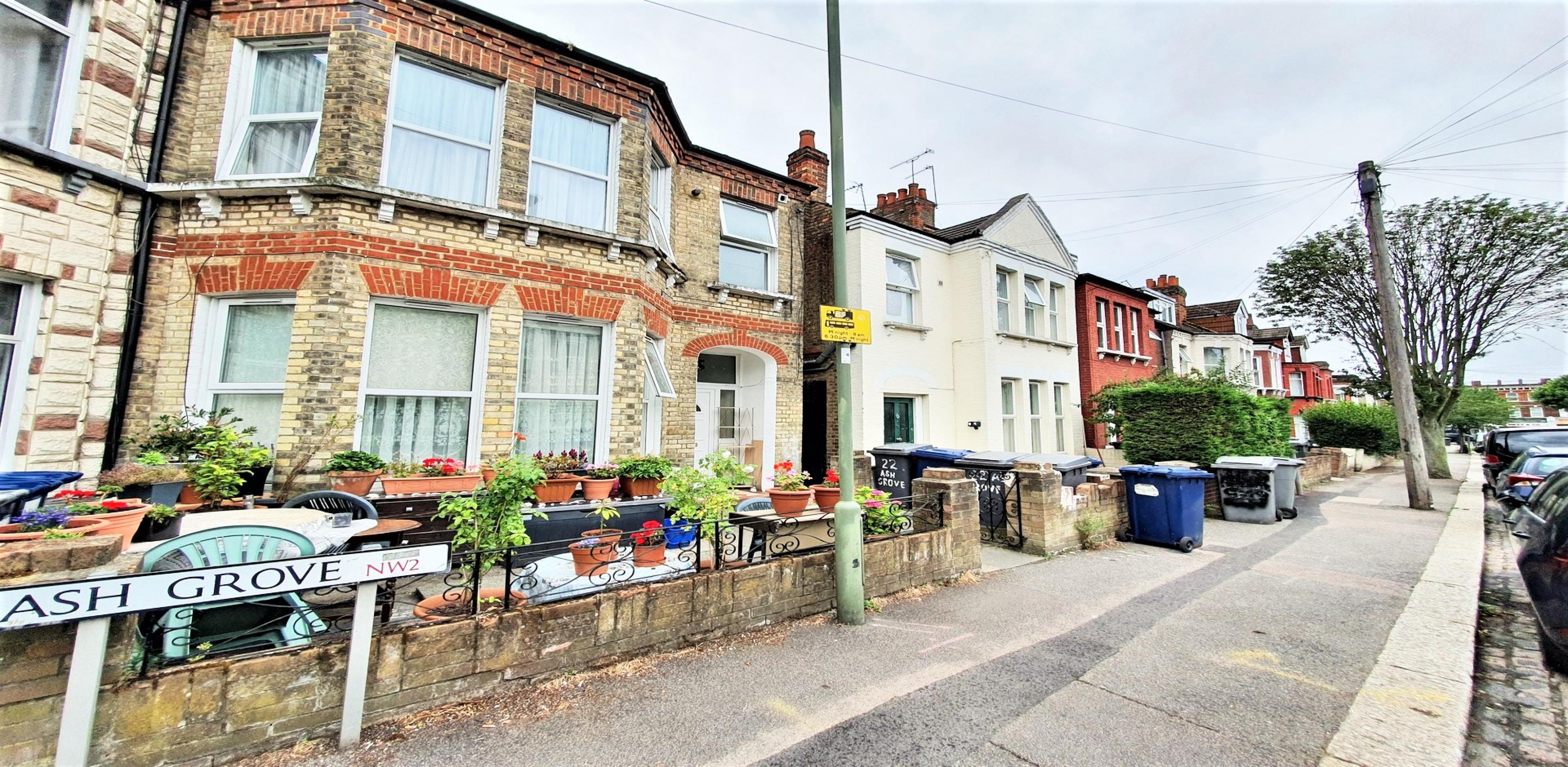 			HEATING & HOT WATER INCLUDED, Studio Apartment, 1 bath, 1 reception Apartment			 Ash Grove , CRICKLEWOOD NW2