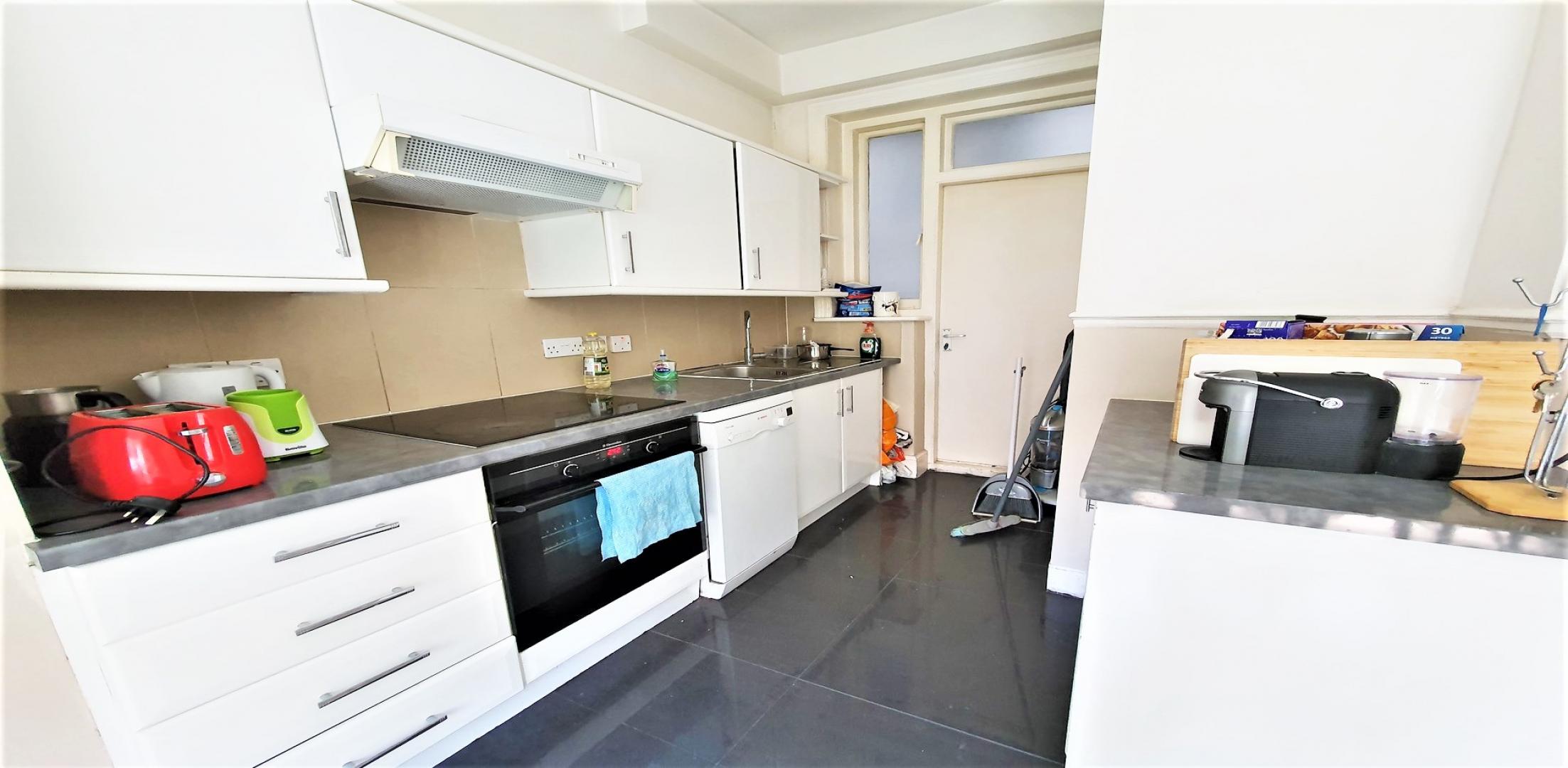 Modern and Central Apartment Elgin Ave, Maida Vale